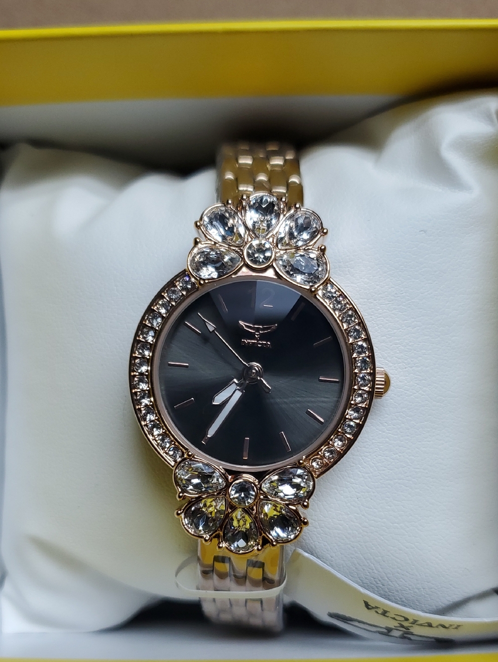 Elegant Rose Gold Crystal Accent Women's Watch - Black Dial